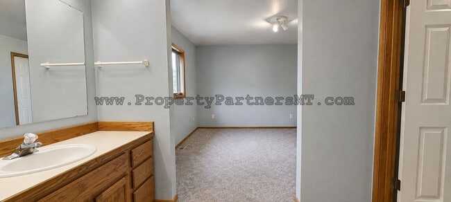 Building Photo - 513 N 19th Ave