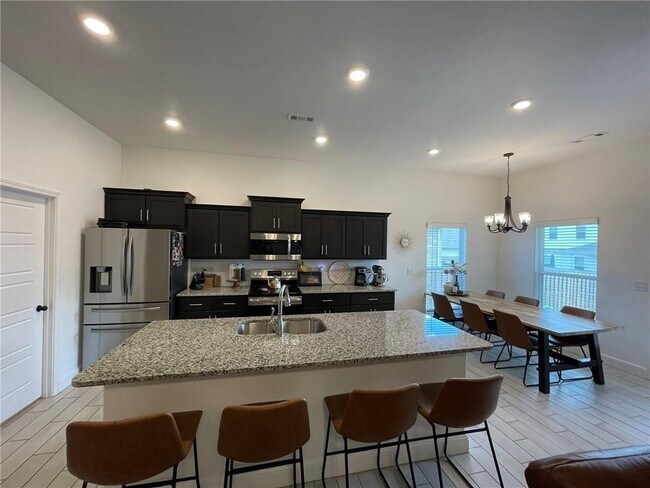 Building Photo - 2415 England Ln