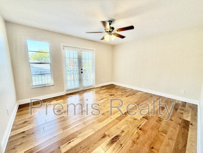 Building Photo - 957 Weathersfield Dr