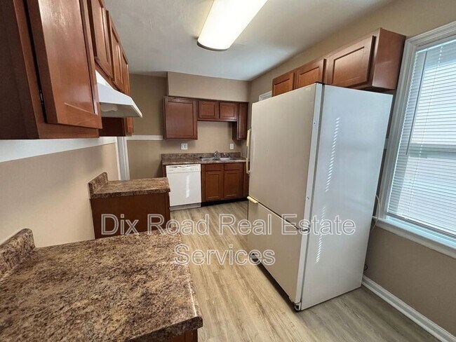 Building Photo - 713 Verona Rd