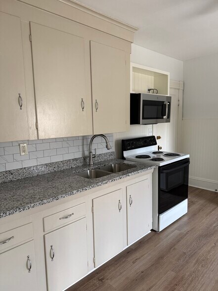 Building Photo - 89 Belmont St