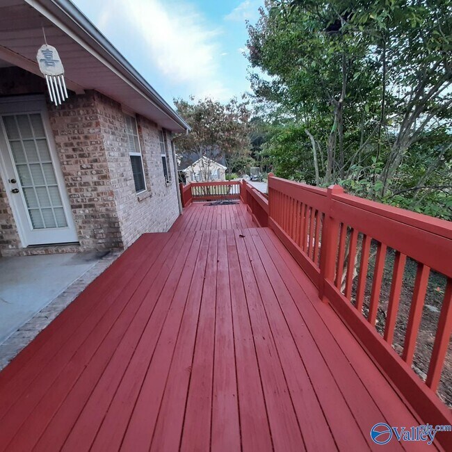 Building Photo - 160 Alderwood Dr