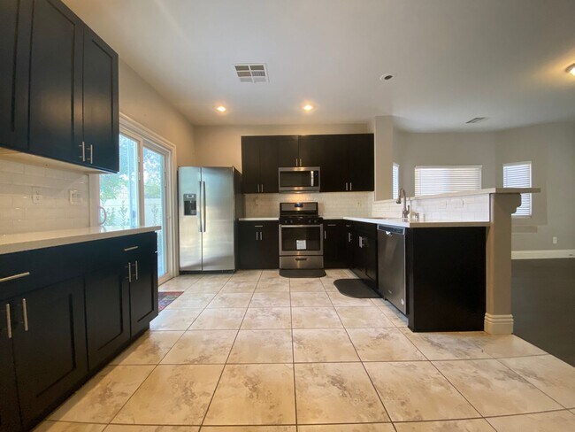 Building Photo - Beautiful 4-Bedroom Home with Den in Mountain’s Edge