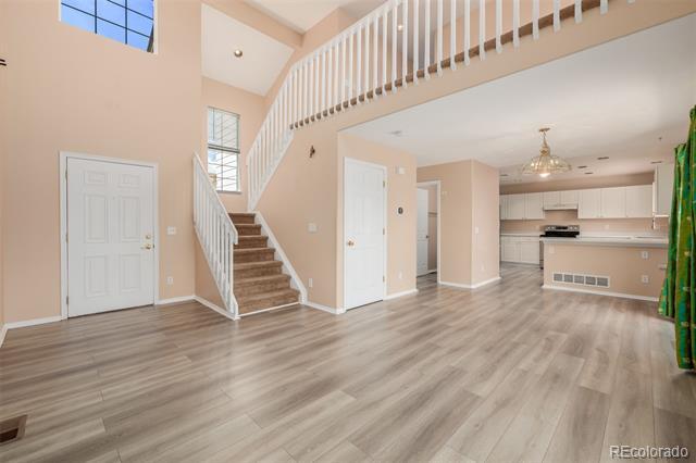 Building Photo - 9688 Queenscliffe Dr