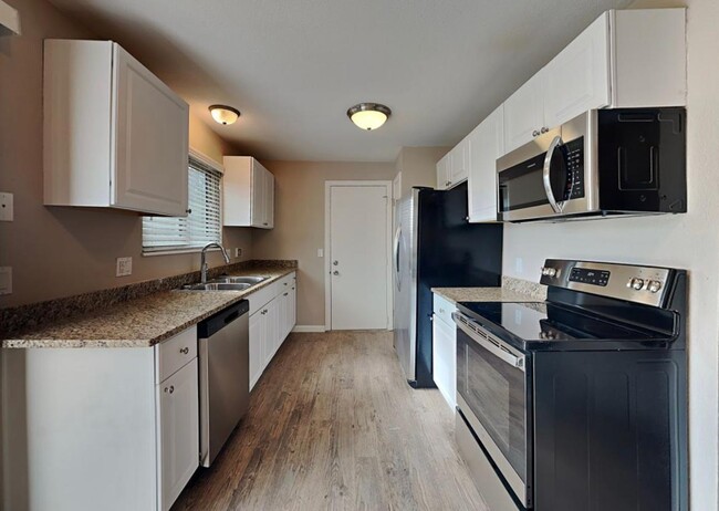 Building Photo - 10964 Elm Dr