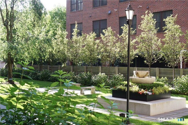 Building Photo - 700 Summer St