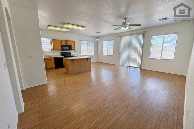 Building Photo - 4Bed/2Bath House in El Mirage! Ready for Immediate Move-In!