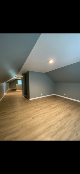 Building Photo - 105 Owen St