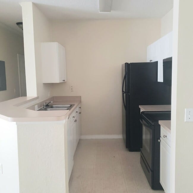 Building Photo - Very nice 2bed/1bath condo on 2nd floor in gated Enclave at Richmond place in New Tampa!