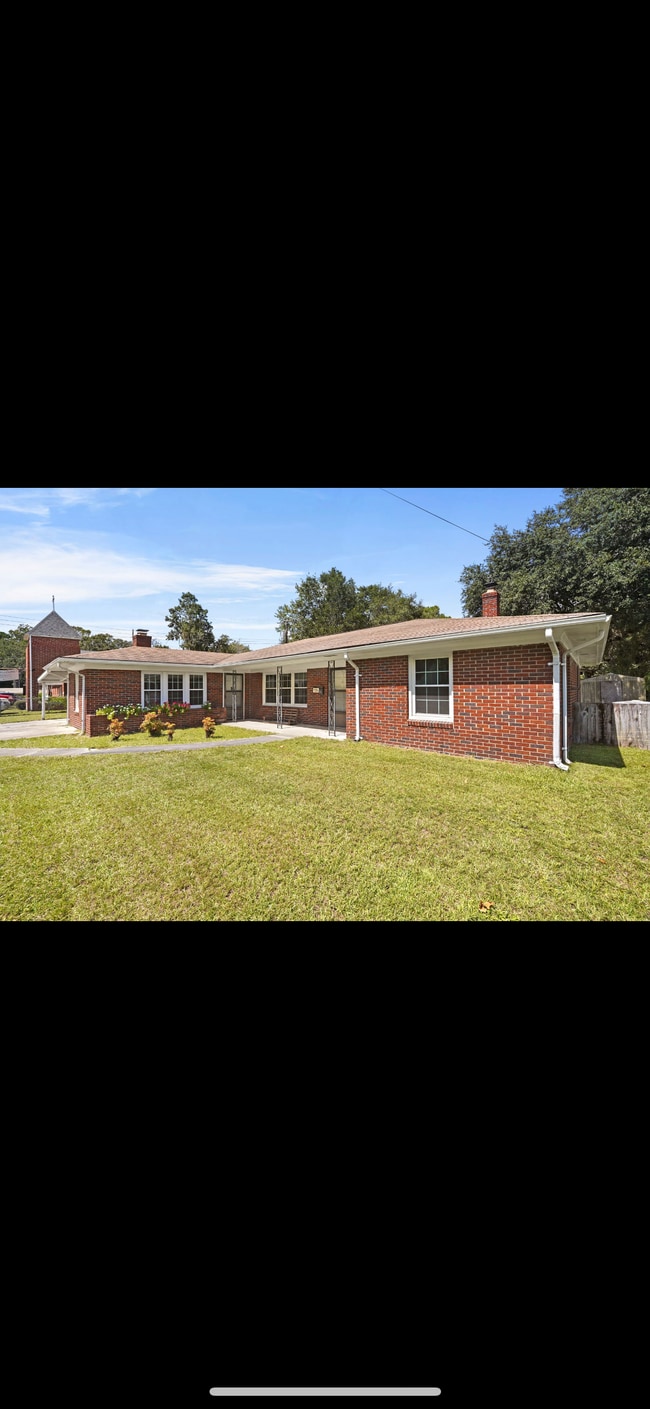 Building Photo - 2018 Louisiana Ave