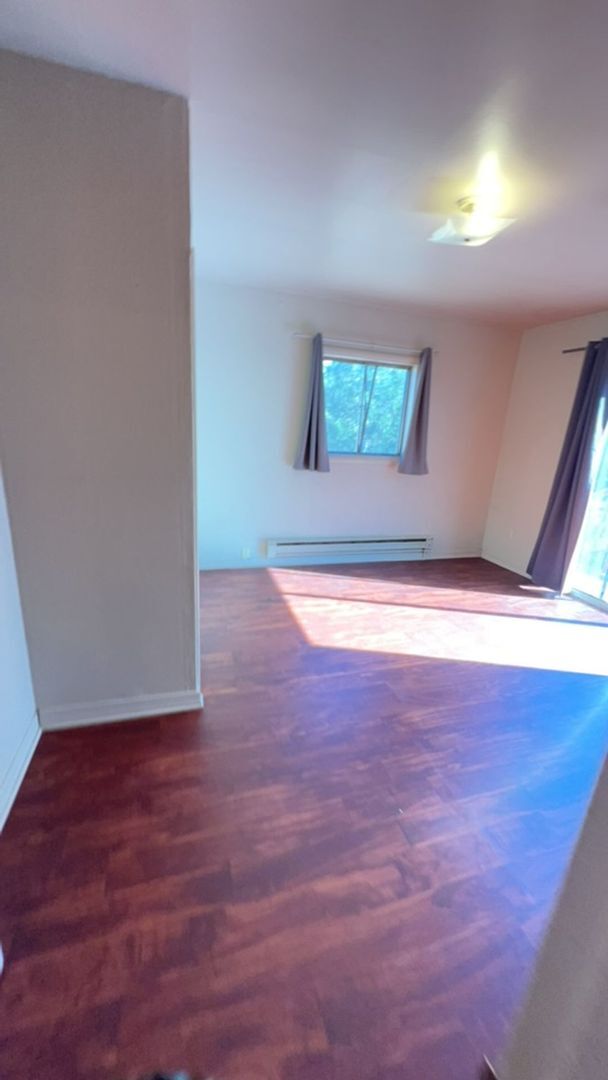 Building Photo - 2802-2802 NW Highland Ave