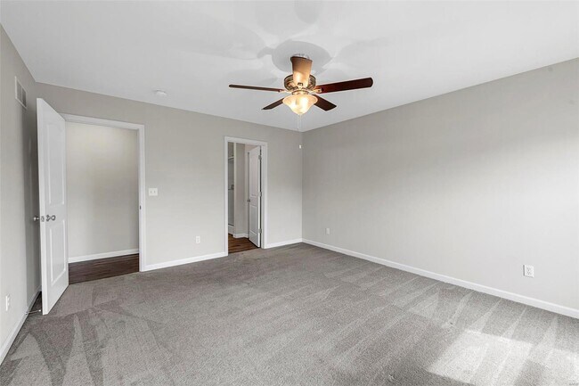 Building Photo - 4602 Siesta Dr