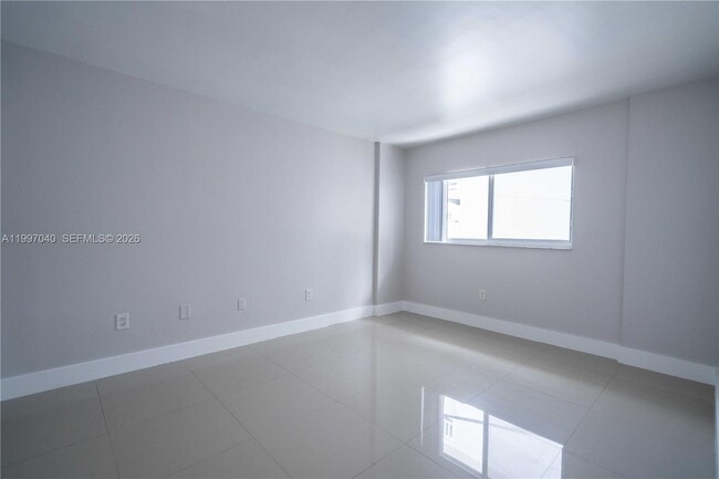 Building Photo - 1986 Biarritz Dr