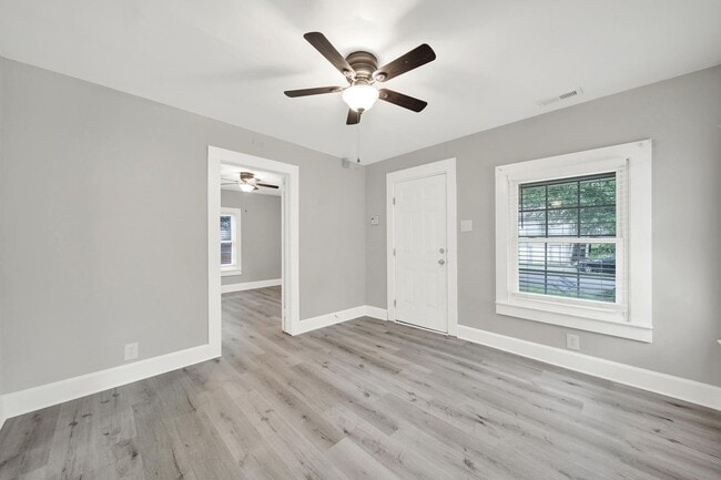 Building Photo - Recently Renovated 2 Bedroom Home in Rock ...