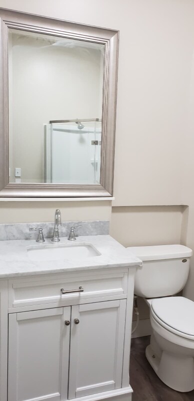 Building Photo - 105 E 5th St