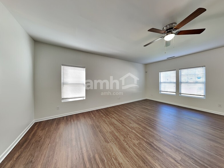 Building Photo - 10216 Daniel Dwayne Dr