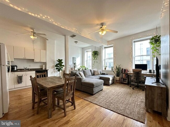 Building Photo - 1214 N 5th St