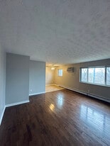 Building Photo - 320 Hanna Ave