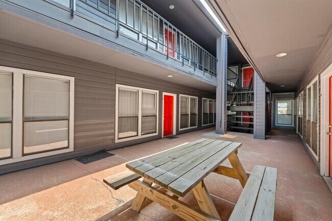 Building Photo - 2804 Rio Grande St