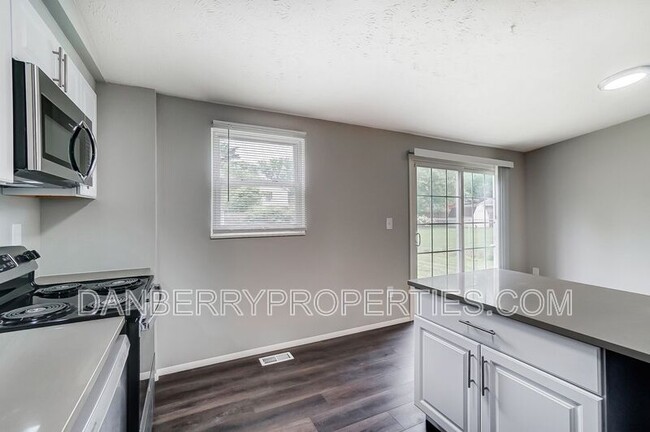 Building Photo - 3539 Turret Green Dr