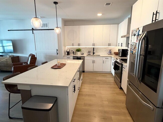 Building Photo - 3101 Govalle Ave