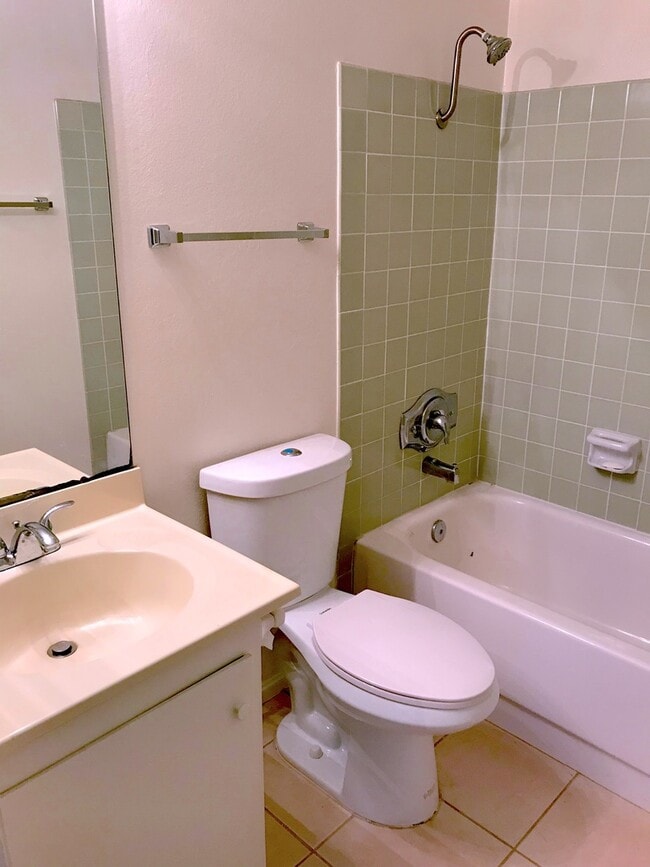 Building Photo - M/I SPECIAL - Remodeled Townhome in Point ...