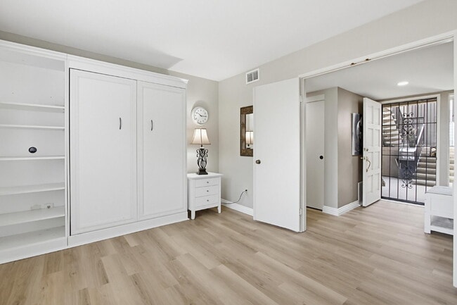 Building Photo - $3,200 - Charming 2-Bedroom + Optional 3rd Bedroom/Office Condo in Desirable Oaks North 55+ Commu...