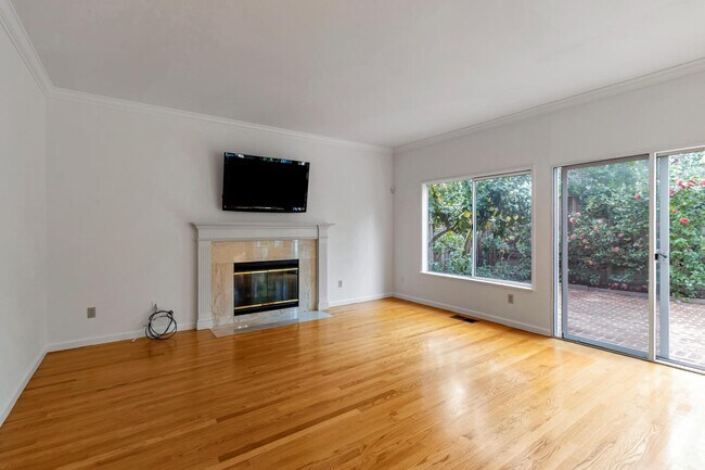 Building Photo - 302 Tadley Ct