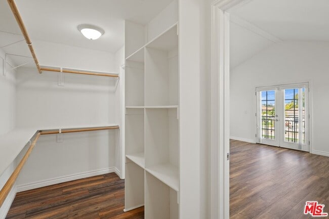 Building Photo - 4128 W 122nd St