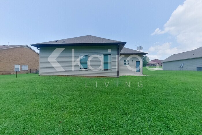 Building Photo - 165 Maple Leaf Dr