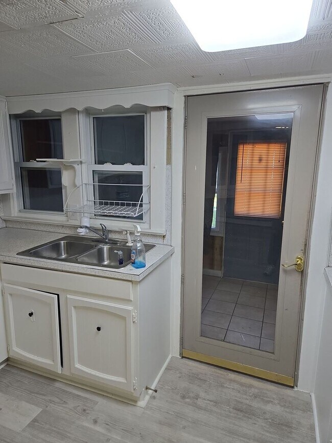 Building Photo - 4-5 Bedroom, 2 Bathroom 2-Story Detached H...