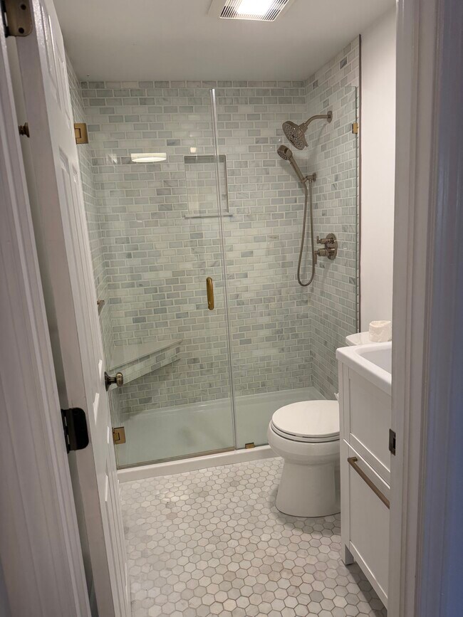 Building Photo - 25 Lawrence St