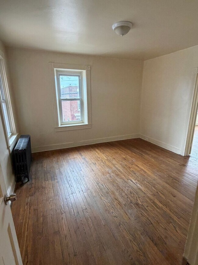 Building Photo - 121 Laurel St