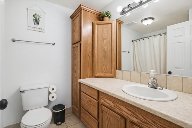 Building Photo - 19315 SW Oak St