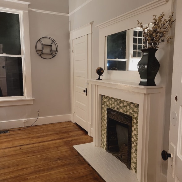 Building Photo - 343 Adelle St