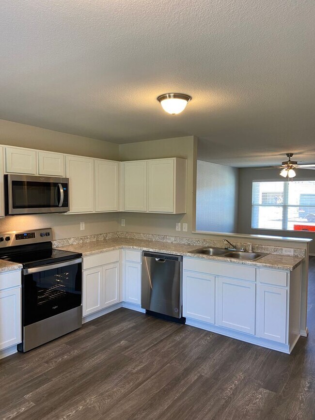 Building Photo - Available Now | Spacious 3 Bedroom, 2 Bathroom Home in Conrad Court