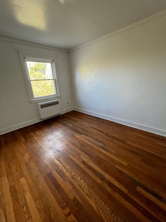 Building Photo - 3265 Sunset Blvd