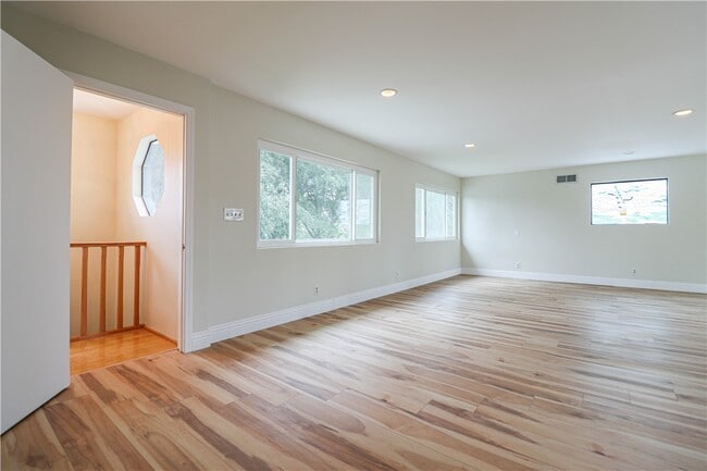 Building Photo - 16608 Park Ln Cir