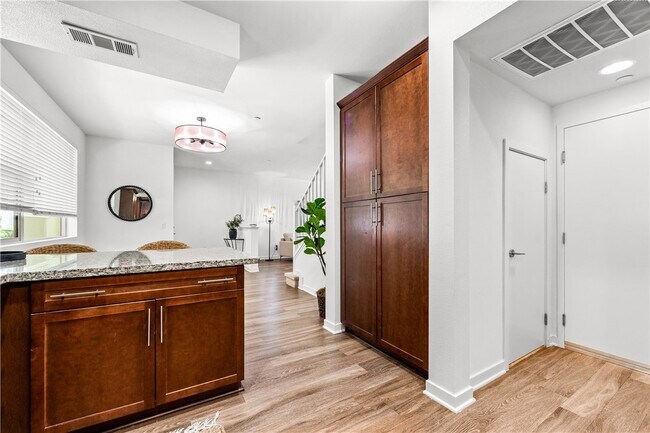 Building Photo - 706 Colorado Cir