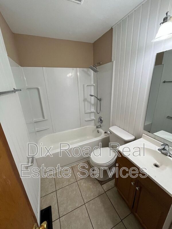 Building Photo - 52 Van Buren Dr