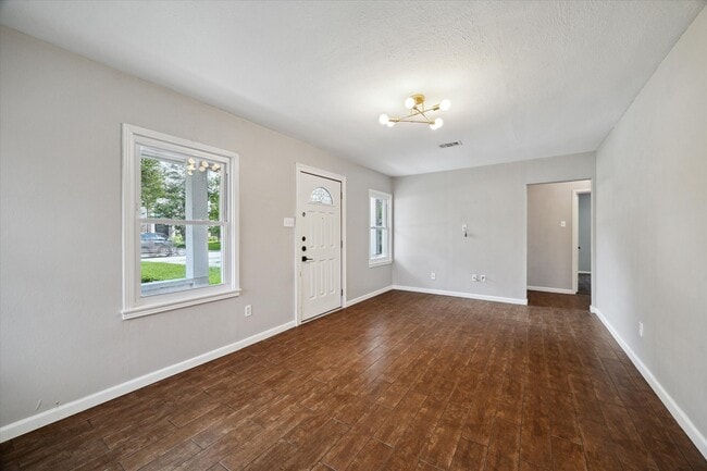 Building Photo - 1147 Du Barry Ln