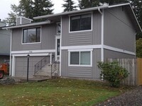 Building Photo - Must see Interior!! Tacoma 5 Bed with Large Fenced Back Yard on Dead End Street!