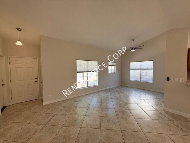 Building Photo - 2501 Summerchase Ave