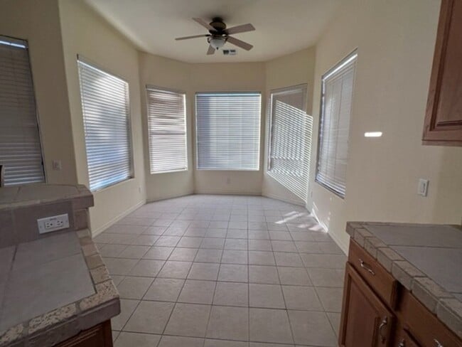 Building Photo - 3 Bed 2 Bath Golf Gated Community Pet Friendly,Boat Garage. Bullhead Parkway