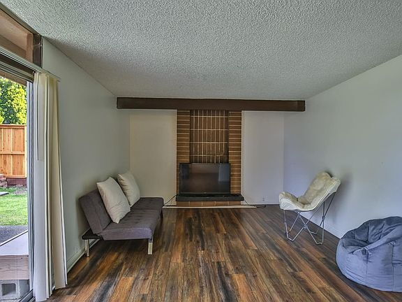 Building Photo - "Charming 3-Bedroom Home with Granite Touc...