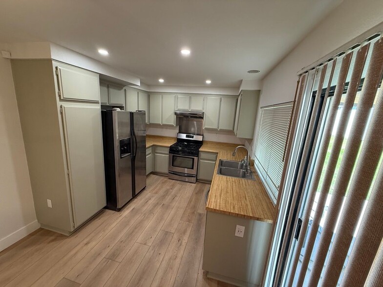 Building Photo - 3424 Pickwick St