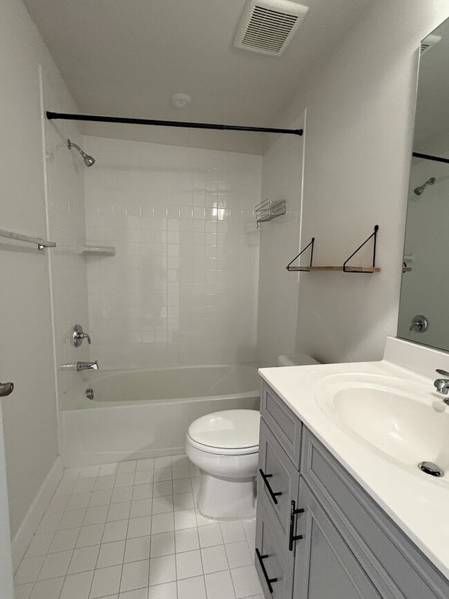Building Photo - 116 Albany Pl