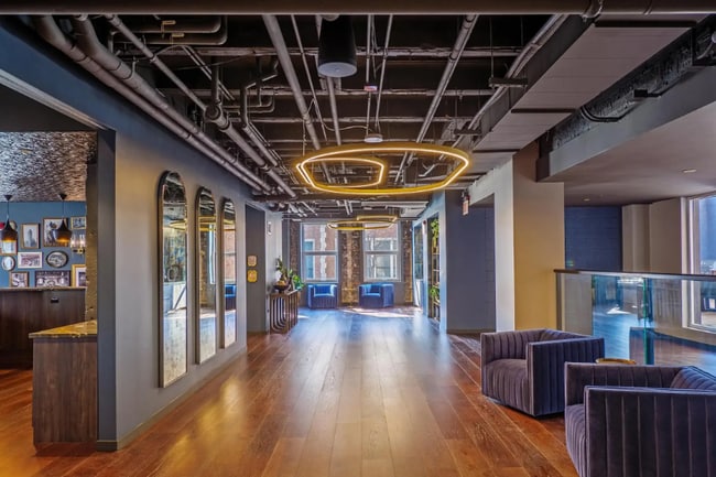 Building Photo - 1601 W Lake St