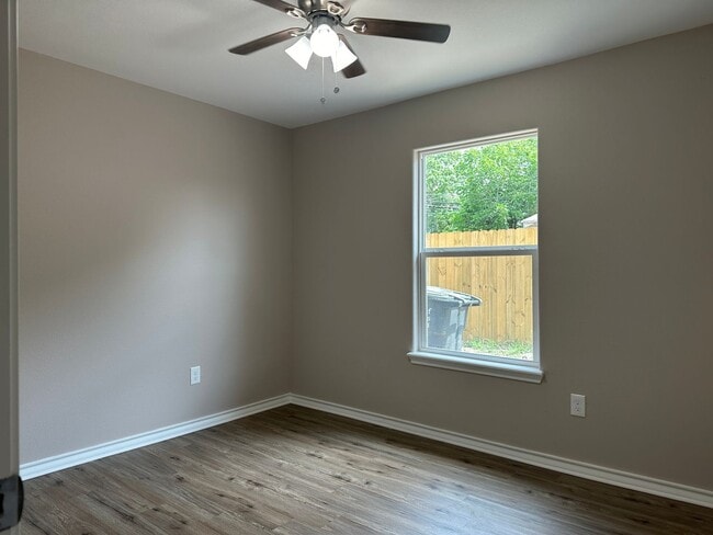 Building Photo - 4241 Green Grove Dr