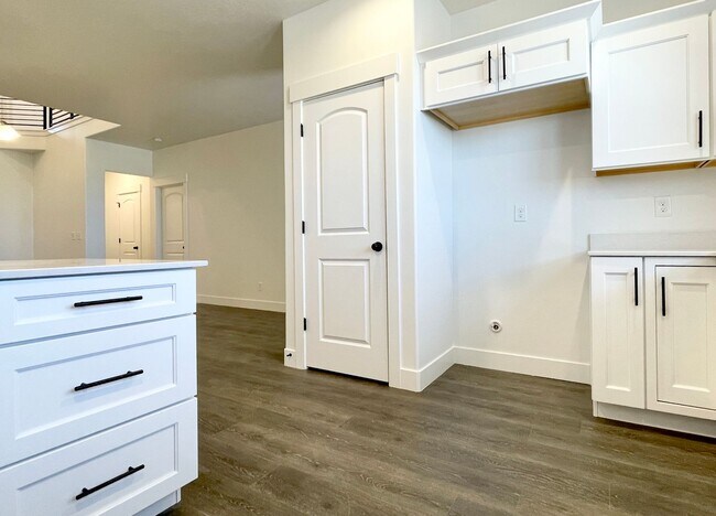 Building Photo - 4411 W Monument Peak Dr